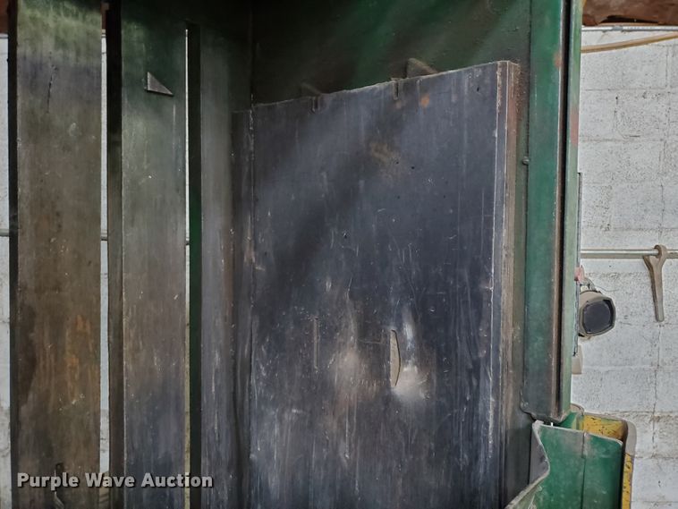 image for item DF5683 Second V5-XHDP vertical refuse baler