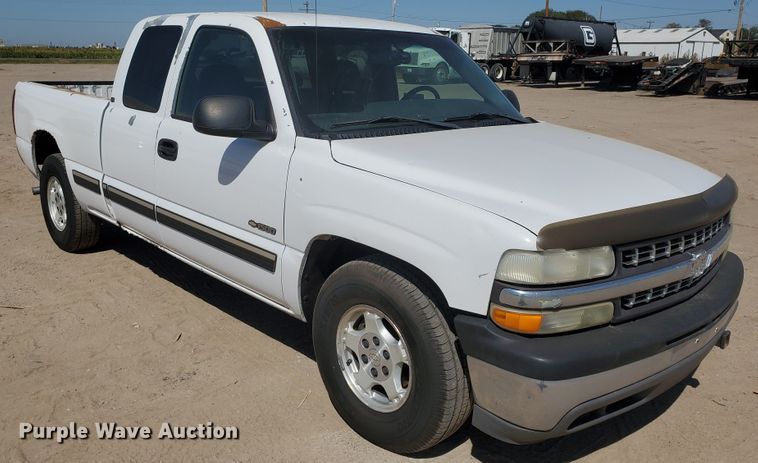 image for item DF5702 2001 Chevrolet Silverado 1500  Ext. Cab pickup truck