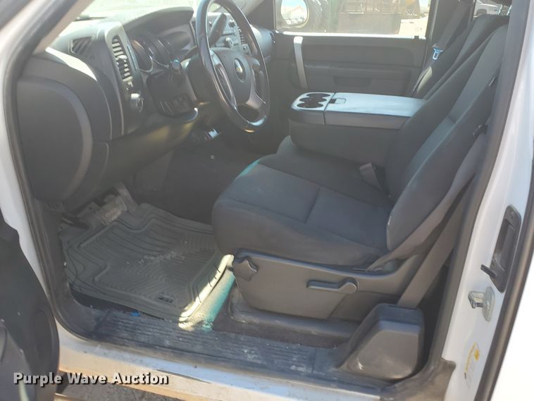 image for item DF5703 2010 Chevrolet Silverado 1500  Ext. Cab pickup truck