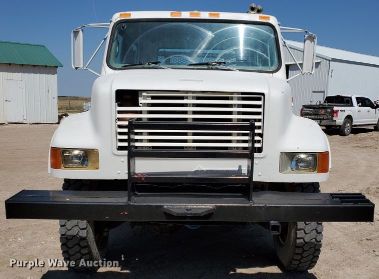 image for item DF5706 1997 International 4800  Crew Cab flatbed truck
