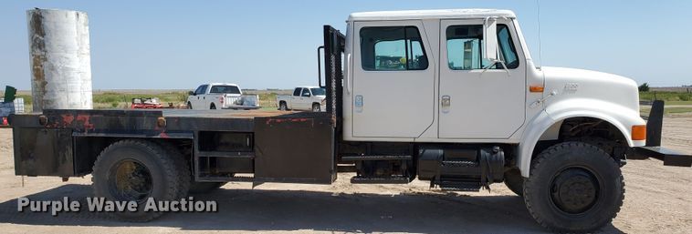 image for item DF5706 1997 International 4800  Crew Cab flatbed truck