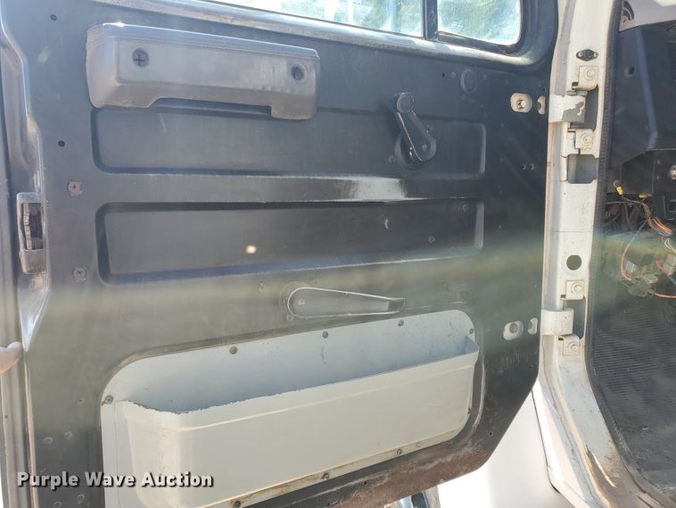 image for item DF5706 1997 International 4800  Crew Cab flatbed truck