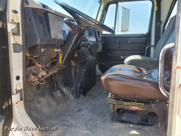 image for item DF5706 1997 International 4800  Crew Cab flatbed truck