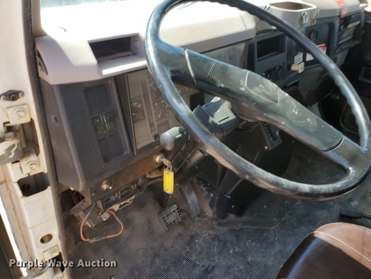 image for item DF5706 1997 International 4800  Crew Cab flatbed truck