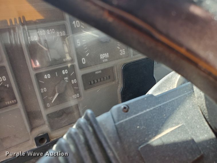 image for item DF5706 1997 International 4800  Crew Cab flatbed truck