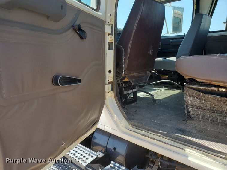 image for item DF5706 1997 International 4800  Crew Cab flatbed truck