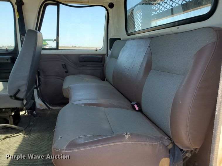 image for item DF5706 1997 International 4800  Crew Cab flatbed truck