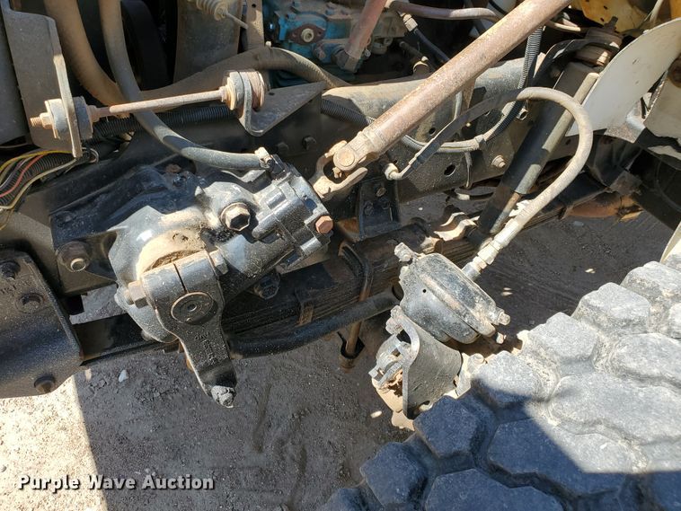 image for item DF5706 1997 International 4800  Crew Cab flatbed truck