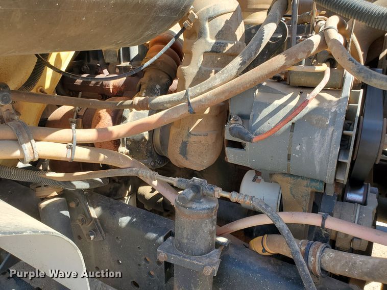 image for item DF5706 1997 International 4800  Crew Cab flatbed truck