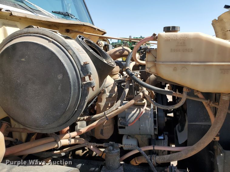 image for item DF5706 1997 International 4800  Crew Cab flatbed truck