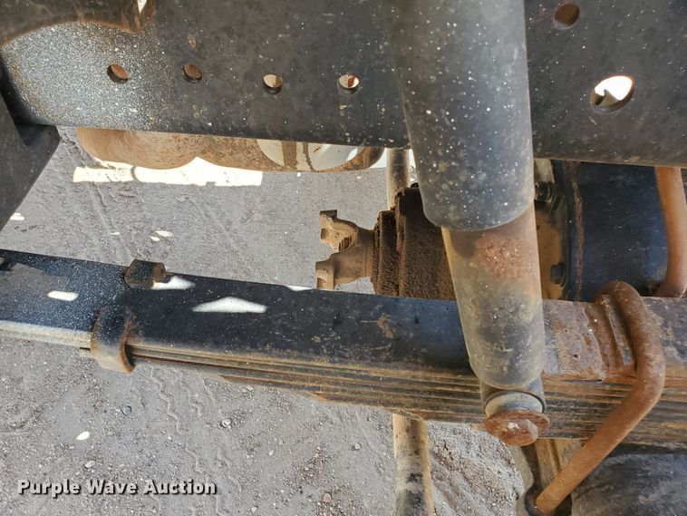 image for item DF5706 1997 International 4800  Crew Cab flatbed truck