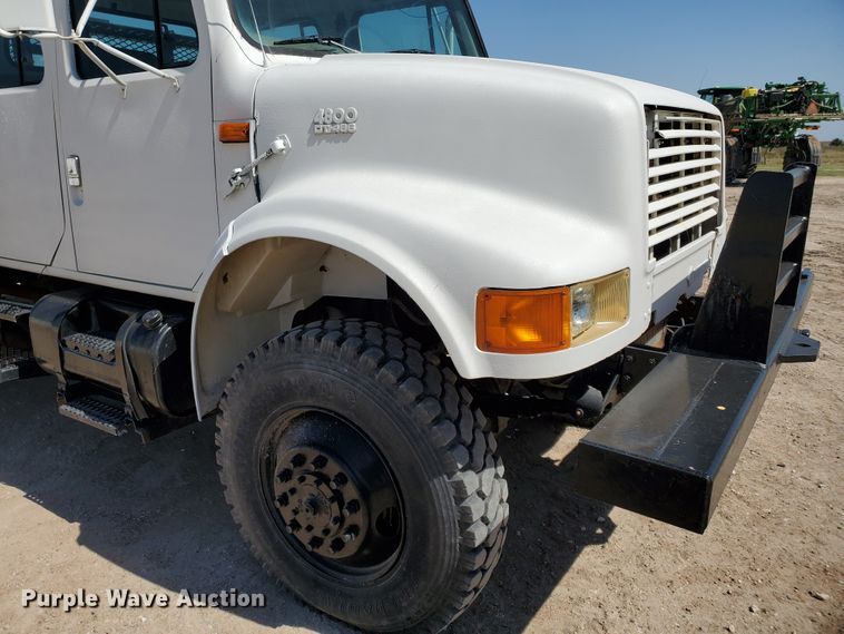 image for item DF5706 1997 International 4800  Crew Cab flatbed truck