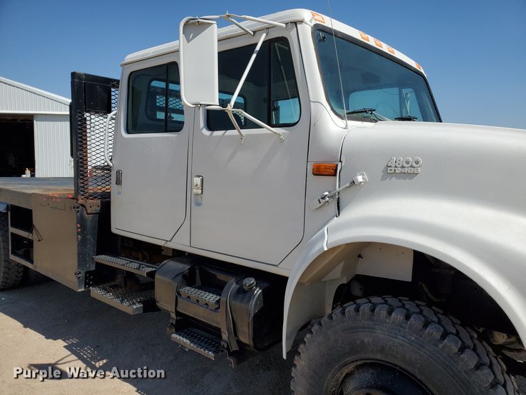image for item DF5706 1997 International 4800  Crew Cab flatbed truck