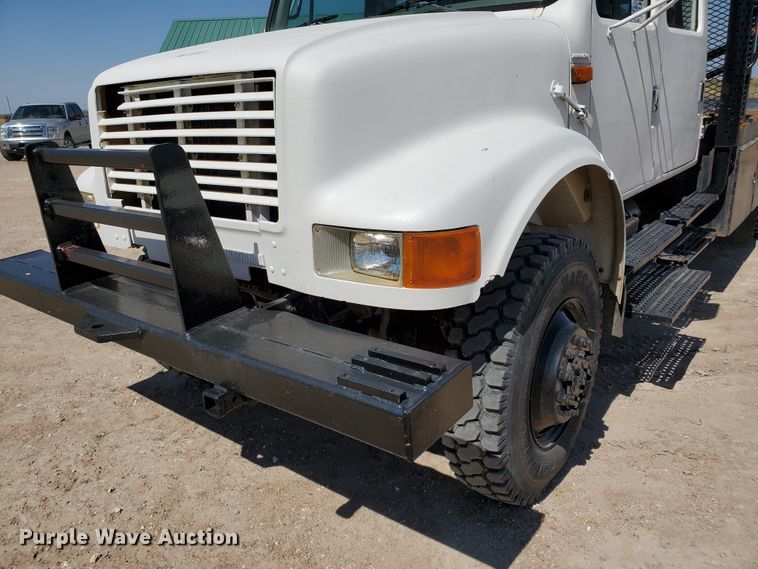 image for item DF5706 1997 International 4800  Crew Cab flatbed truck