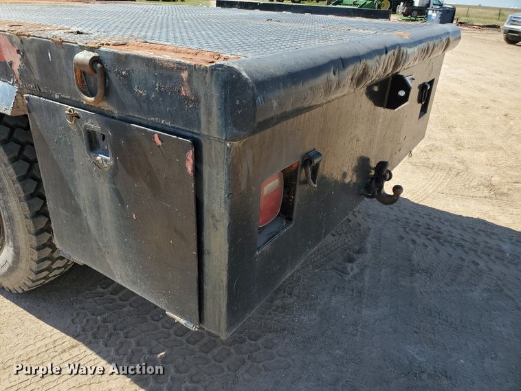 image for item DF5706 1997 International 4800  Crew Cab flatbed truck