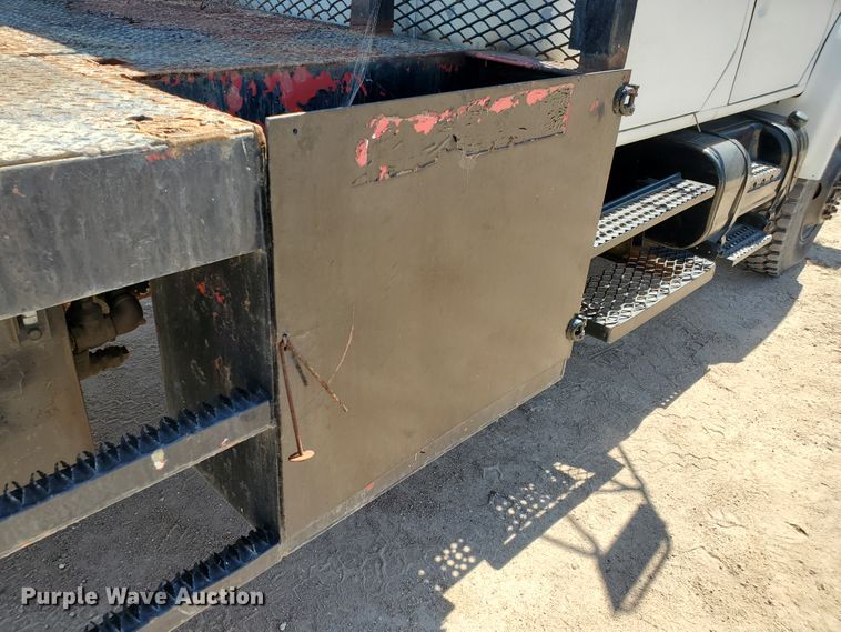 image for item DF5706 1997 International 4800  Crew Cab flatbed truck