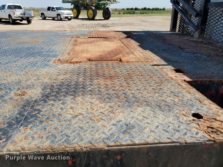 image for item DF5706 1997 International 4800  Crew Cab flatbed truck