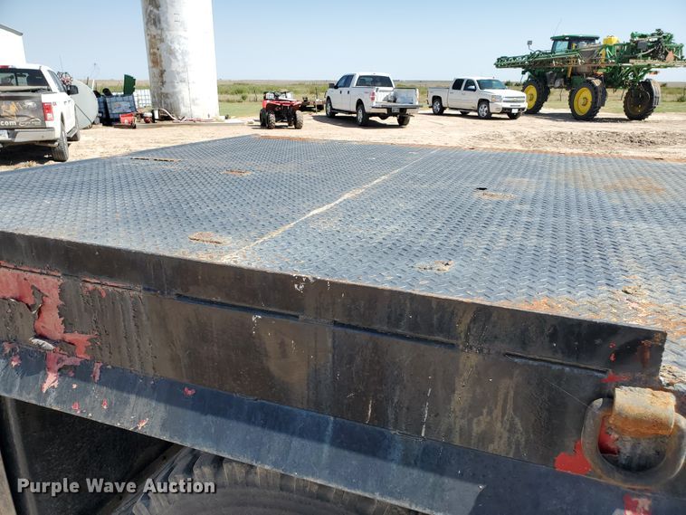 image for item DF5706 1997 International 4800  Crew Cab flatbed truck