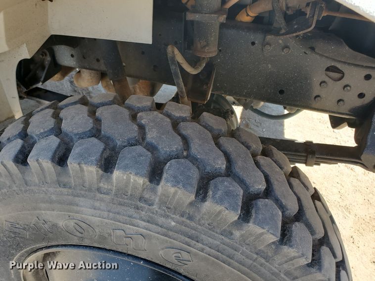 image for item DF5706 1997 International 4800  Crew Cab flatbed truck