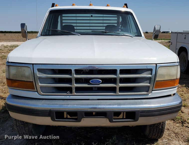 image for item DF5707 1994 Ford F450 Super Duty  flatbed truck