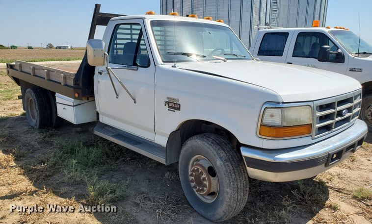 image for item DF5707 1994 Ford F450 Super Duty  flatbed truck