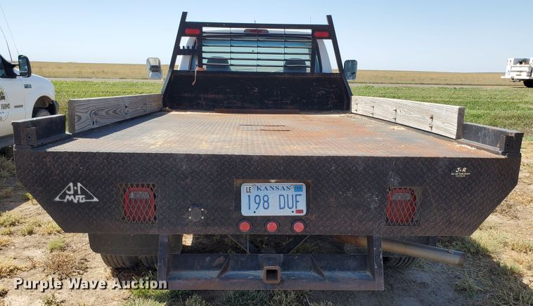 image for item DF5707 1994 Ford F450 Super Duty  flatbed truck