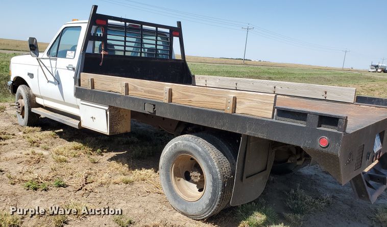 image for item DF5707 1994 Ford F450 Super Duty  flatbed truck