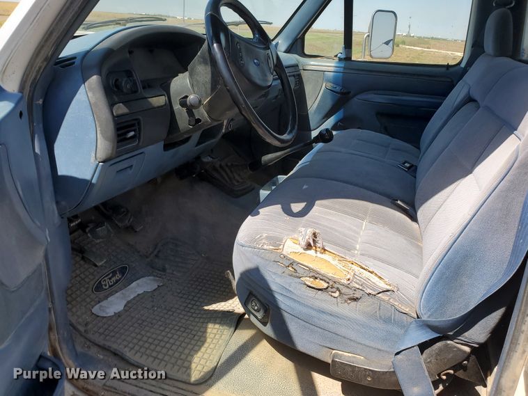 image for item DF5707 1994 Ford F450 Super Duty  flatbed truck