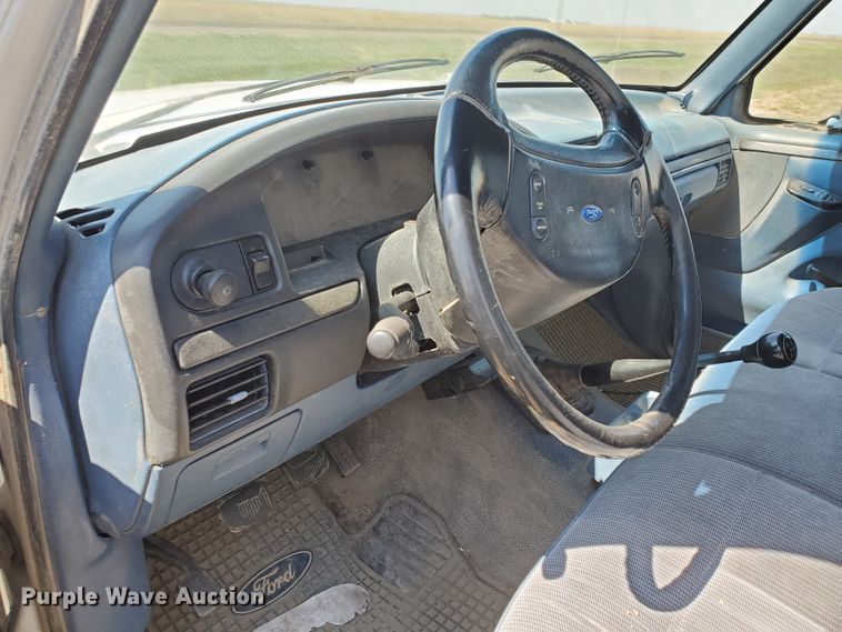 image for item DF5707 1994 Ford F450 Super Duty  flatbed truck