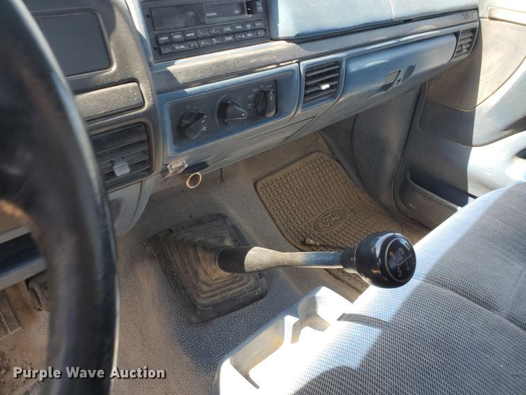 image for item DF5707 1994 Ford F450 Super Duty  flatbed truck