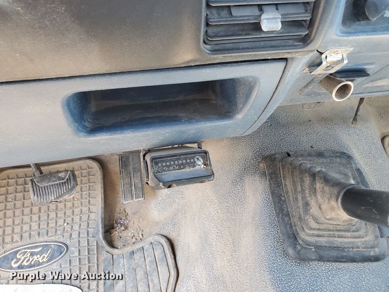 image for item DF5707 1994 Ford F450 Super Duty  flatbed truck