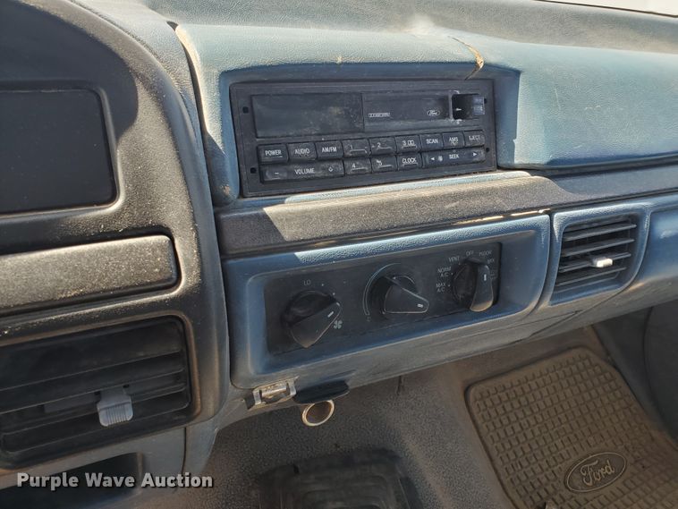 image for item DF5707 1994 Ford F450 Super Duty  flatbed truck