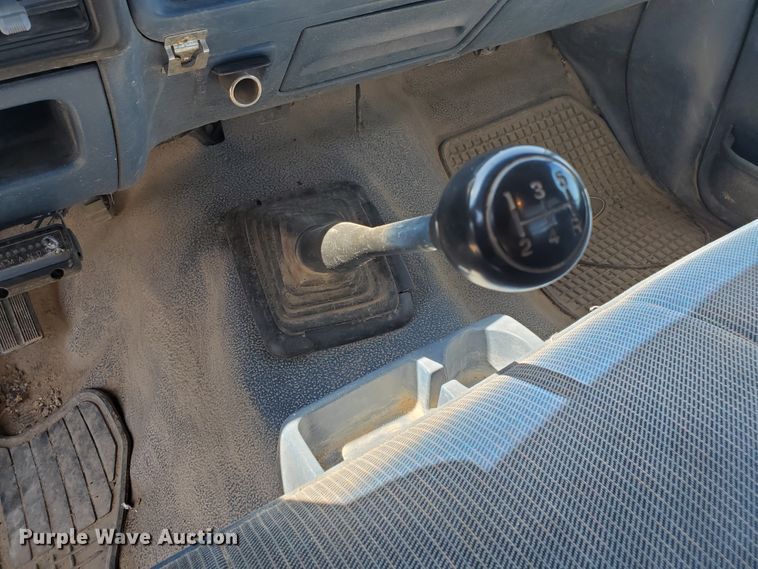 image for item DF5707 1994 Ford F450 Super Duty  flatbed truck