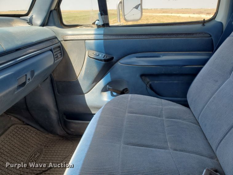 image for item DF5707 1994 Ford F450 Super Duty  flatbed truck