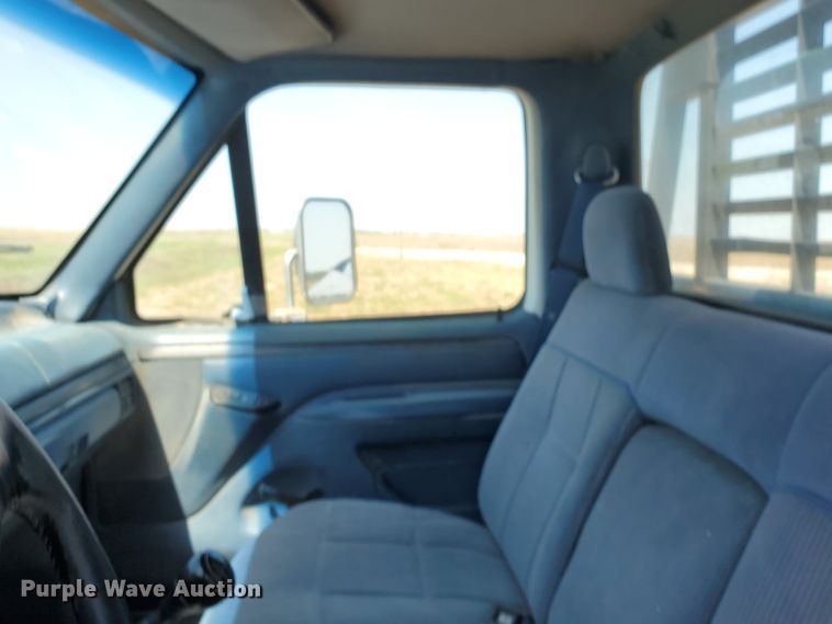 image for item DF5707 1994 Ford F450 Super Duty  flatbed truck