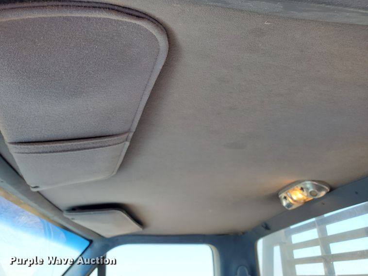 image for item DF5707 1994 Ford F450 Super Duty  flatbed truck