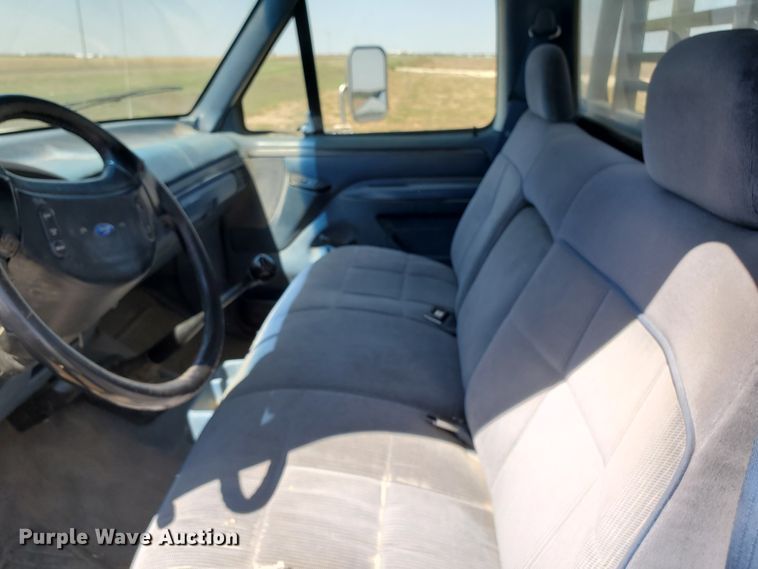 image for item DF5707 1994 Ford F450 Super Duty  flatbed truck