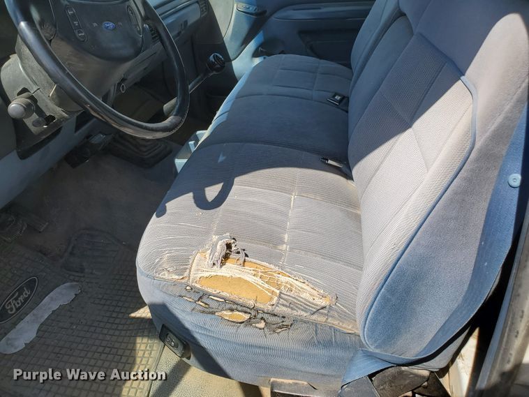 image for item DF5707 1994 Ford F450 Super Duty  flatbed truck