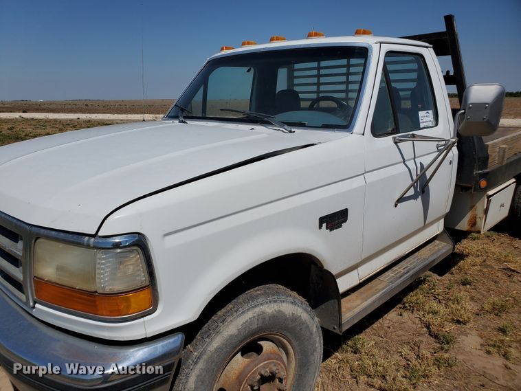 image for item DF5707 1994 Ford F450 Super Duty  flatbed truck