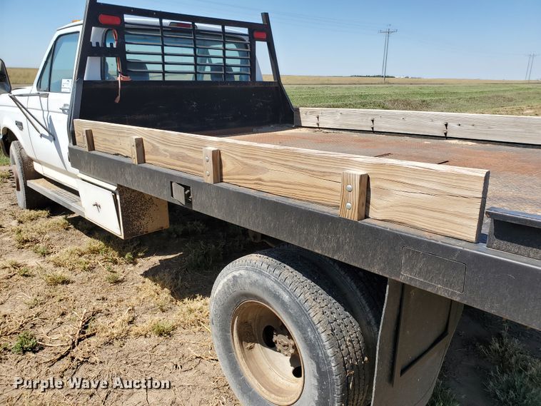 image for item DF5707 1994 Ford F450 Super Duty  flatbed truck