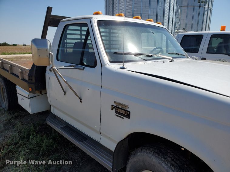 image for item DF5707 1994 Ford F450 Super Duty  flatbed truck