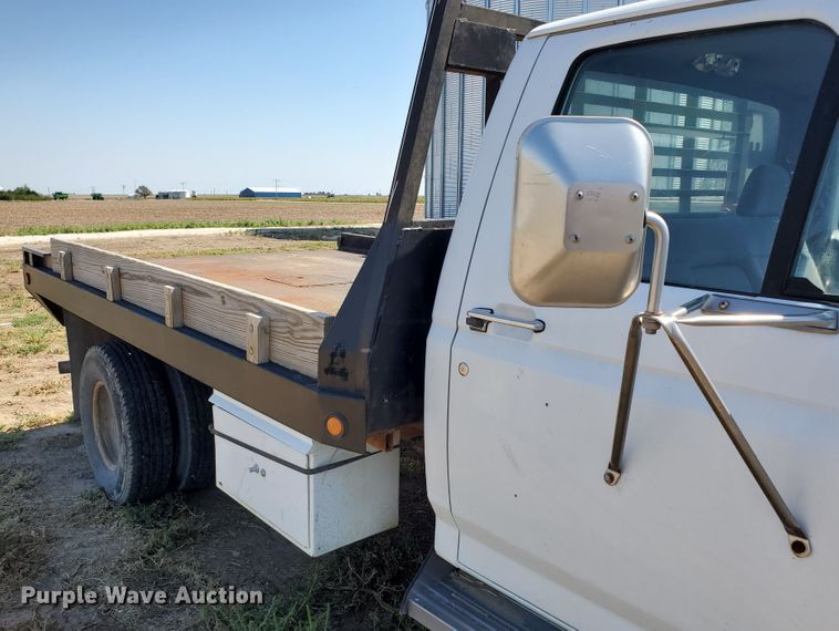 image for item DF5707 1994 Ford F450 Super Duty  flatbed truck