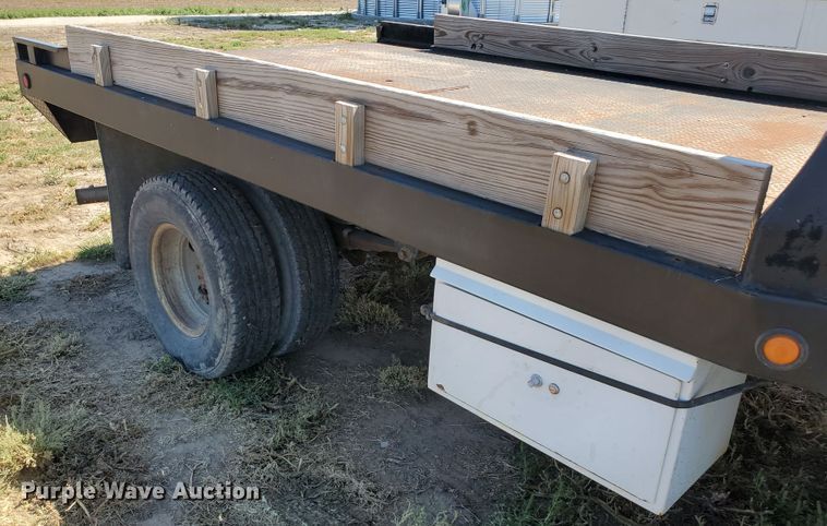 image for item DF5707 1994 Ford F450 Super Duty  flatbed truck