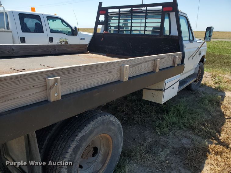 image for item DF5707 1994 Ford F450 Super Duty  flatbed truck