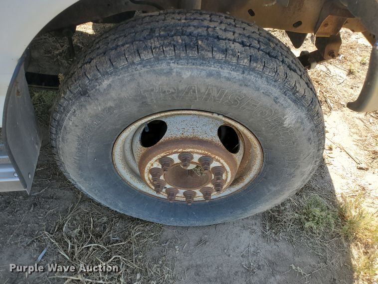 image for item DF5707 1994 Ford F450 Super Duty  flatbed truck