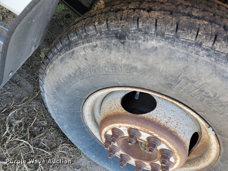 image for item DF5707 1994 Ford F450 Super Duty  flatbed truck