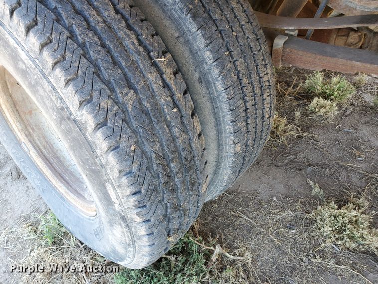 image for item DF5707 1994 Ford F450 Super Duty  flatbed truck