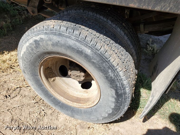 image for item DF5707 1994 Ford F450 Super Duty  flatbed truck