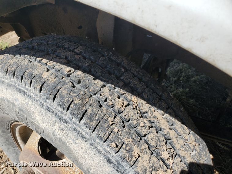 image for item DF5707 1994 Ford F450 Super Duty  flatbed truck