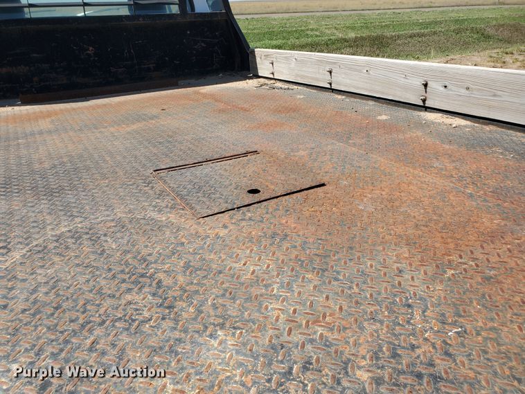 image for item DF5707 1994 Ford F450 Super Duty  flatbed truck